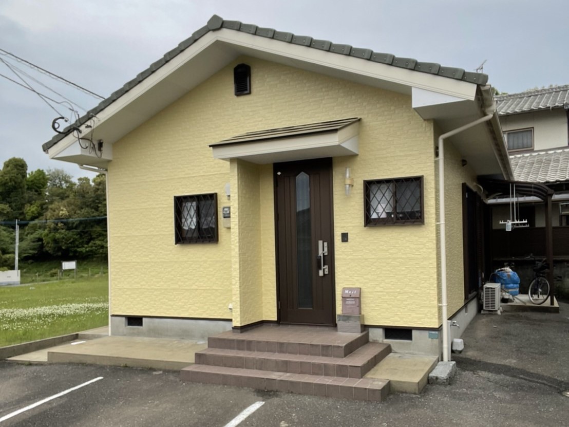 福岡県大野城市下大利のA様借家で経年劣化の症状を改善し、タテイルαを使用した品質重視の外壁塗装を行いました。5/2完成です。【HPより】