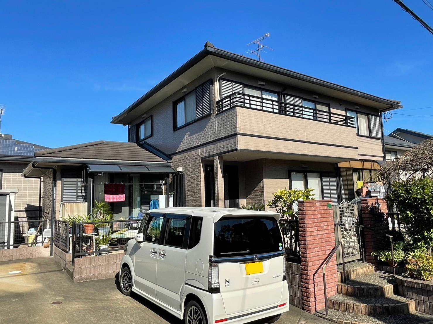 福岡県大野城市つつじヶ丘のU様邸で屋根・外壁ともにエシカルプロクールFを使用した塗装を行いました。6/22完成です。【HPより】