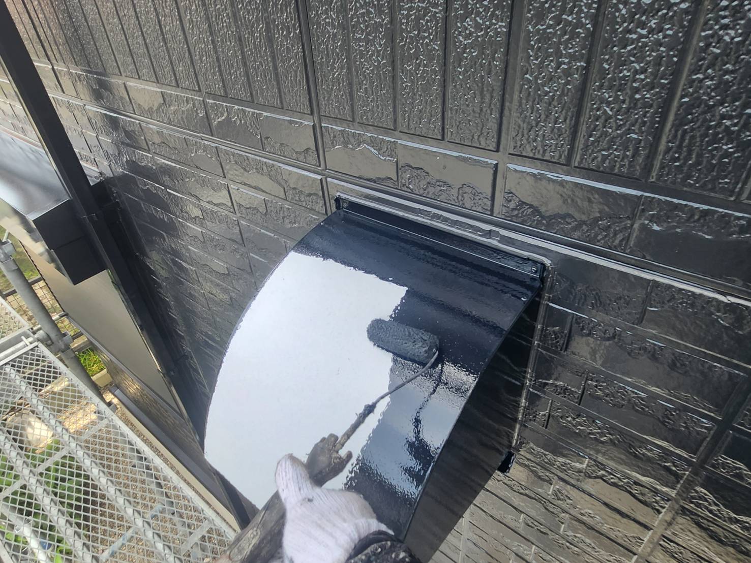 福岡県大野城市つつじヶ丘のU様邸で屋根・外壁ともにエシカルプロクールFを使用した塗装を行っています。5/8着工です。【HPより】