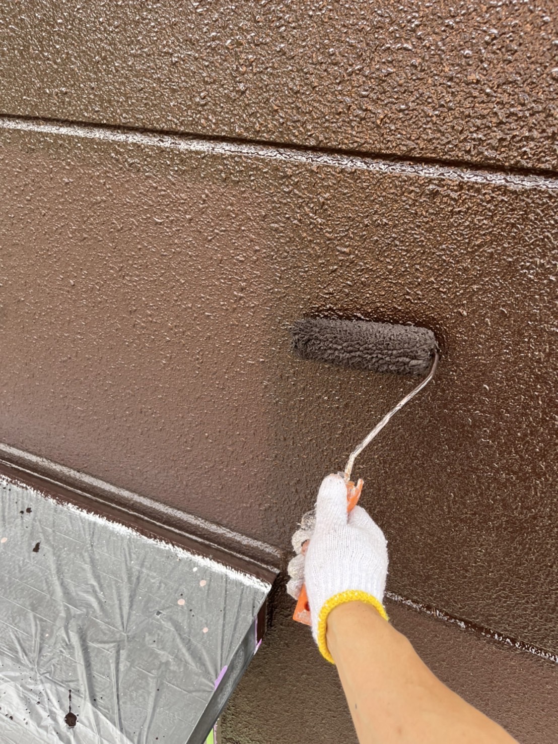 福岡県朝倉郡筑前町朝日のF様邸で屋根外壁共にプレマテックス社の超高耐久塗料タテイルαを使用した塗装工事を行っています。5/25着工です。【HPより】