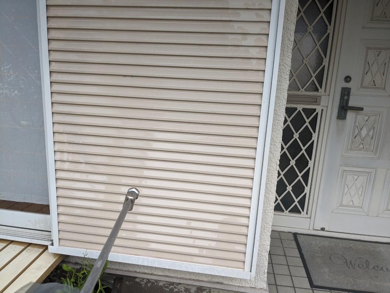 福岡県古賀市日吉のI様邸でサビを改善し進行を防いで色褪せた外壁と屋根を新築のように塗り替えました。6/5完成です。【HPより】