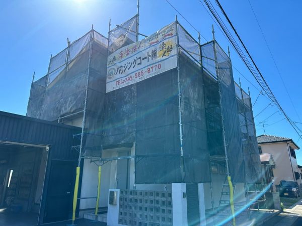 福岡県古賀市筵内のO様邸で経年劣化により防水性が低下した外壁と屋根の塗装工事を行っています。9/18着工です。【HPより】