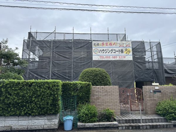 福岡県小郡市三国ヶ丘のS様邸で水系ナノシリコンを使用した屋根塗装とプレミアムシリコンを使用した外壁塗装とベランダ防水工事を行っています。10/22着工です。【HPより】