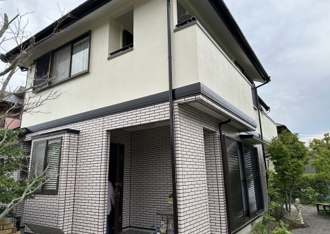 福岡県小郡市希みが丘のI様邸でエシカルプロクールFを使用した外壁塗装を行い、部分的にデザイン塗装を取り入れた工事を行っていきます。6/5完成です。【チラシより】
