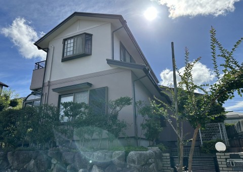 福岡県筑紫野市天拝坂のI様邸で外壁にピュアピュアシリコン、屋根にエシカルプロクールSIを使用した塗装工事を行いました。7/7完成です。【HPより】