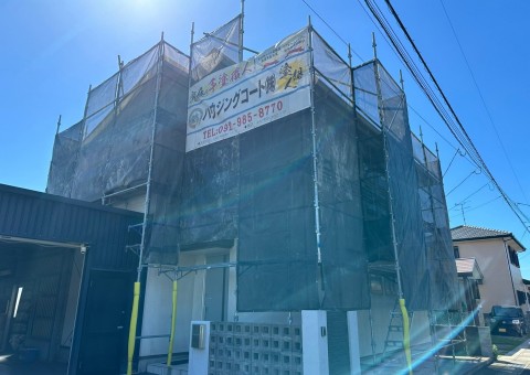 福岡県古賀市筵内のO様邸で経年劣化により防水性が低下した外壁と屋根の塗装工事を行っています。9/18着工です。【HPより】