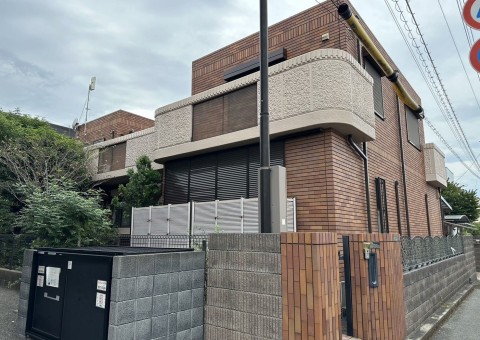 福岡県筑紫野市針摺南のK様邸でタテイルαを使った外壁塗装工事と屋上の防水工事を行いました！9/20完成です。【HPより】